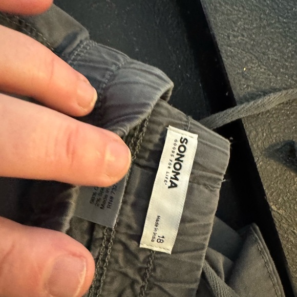 Women’s Must Have Gray Comfy Cargo Capris with pockets. Never Worn. - Picture 3 of 10